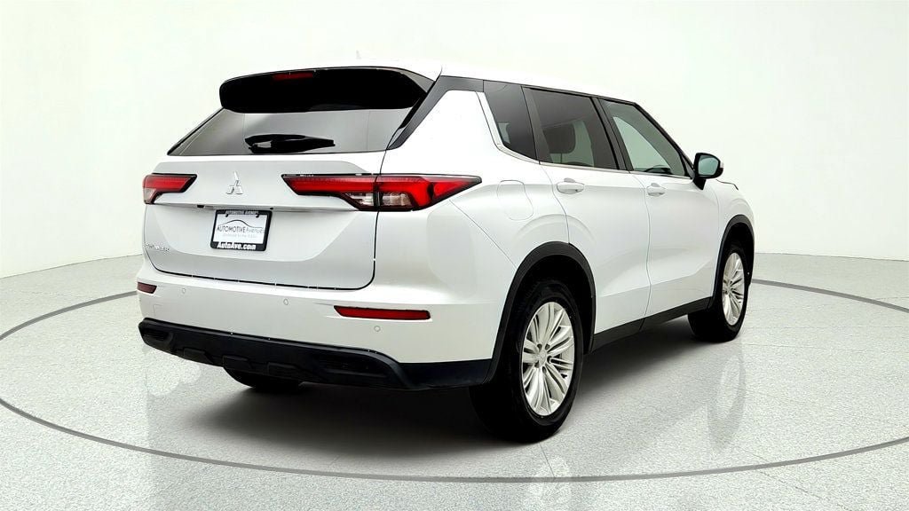 Used 2022 Mitsubishi Outlander ES FWD image 5