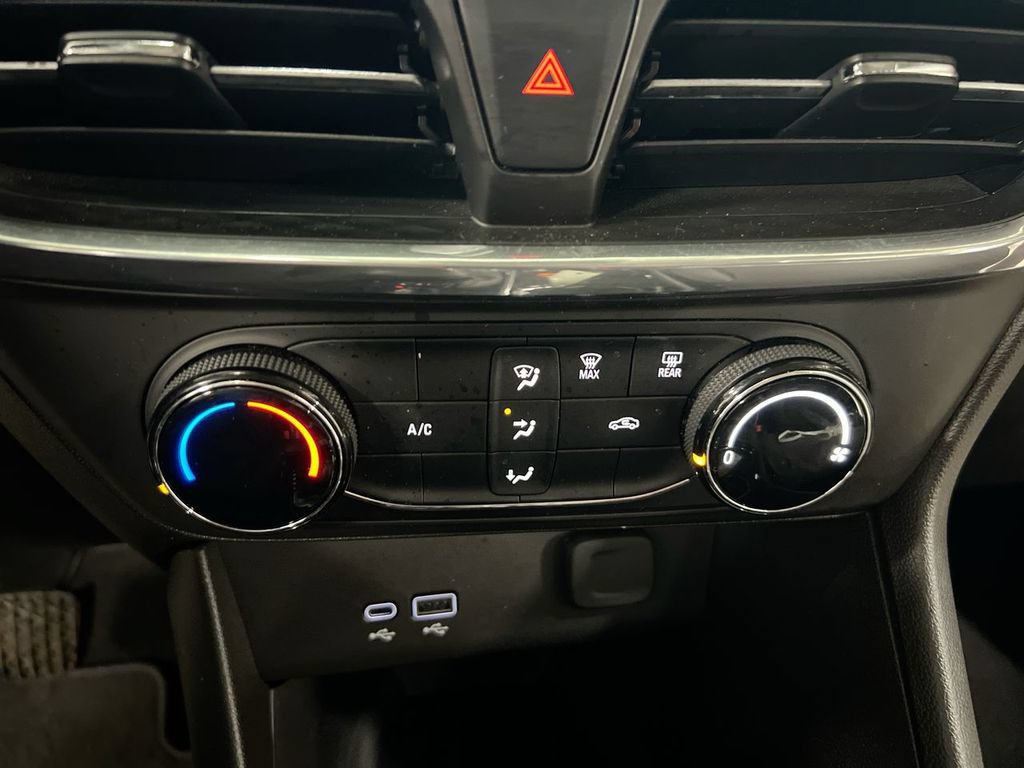 Used 2025 Buick Encore GX Preferred FWD image 16