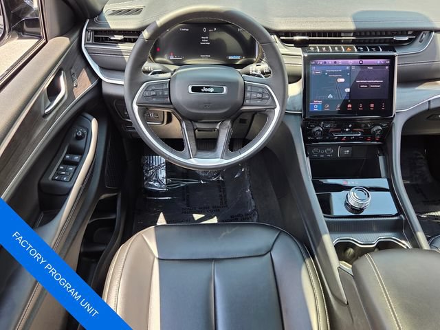 Used 2025 Jeep Grand Cherokee Limited RWD image 13
