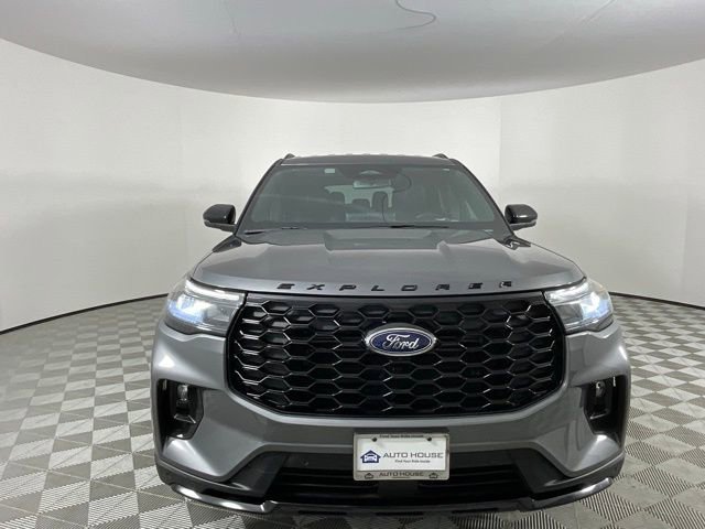 Used 2025 Ford Explorer ST-Line w/ Premium Package AWD/4WD image 2