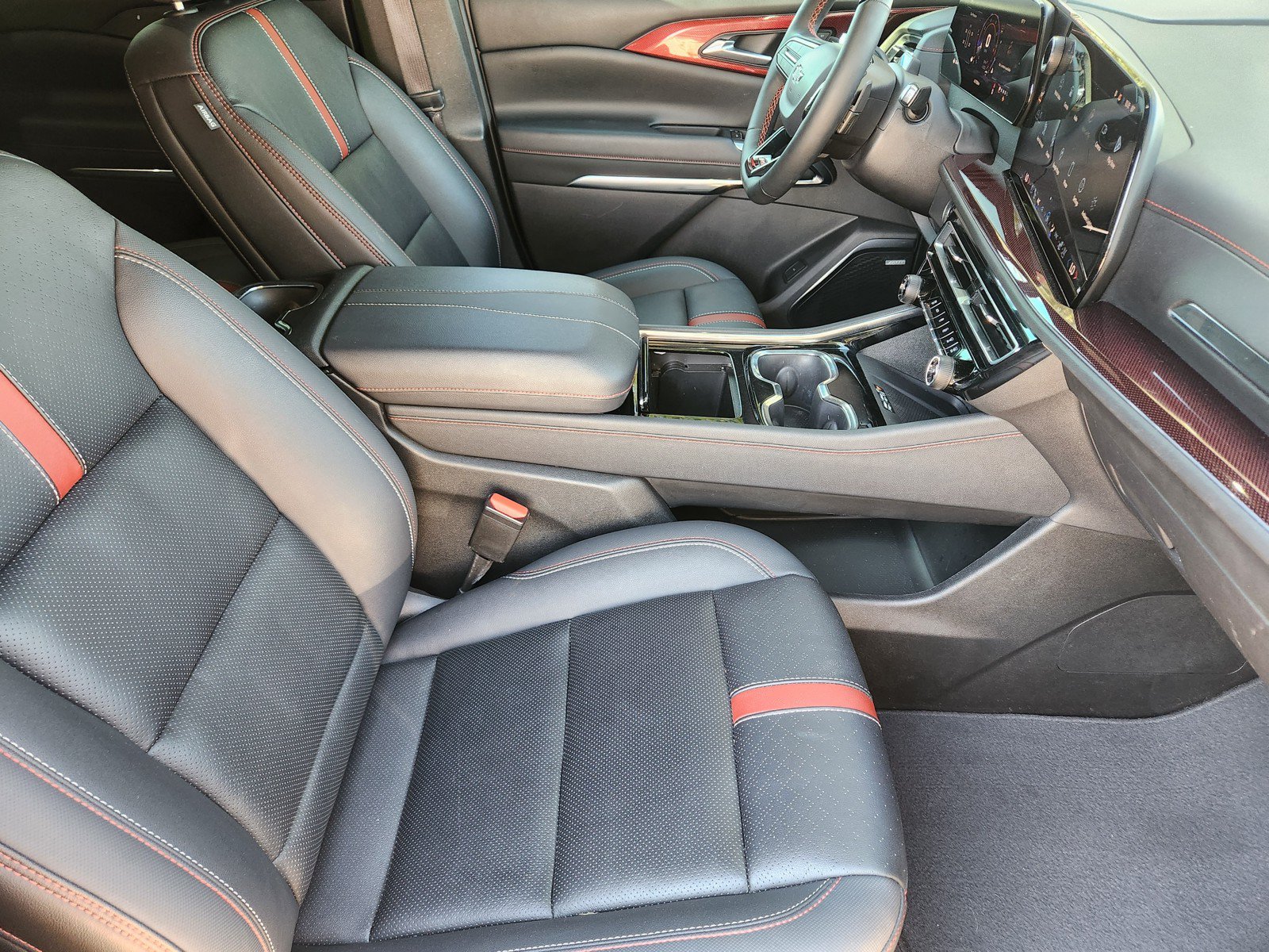 Used 2024 Chevrolet Traverse RS FWD image 12