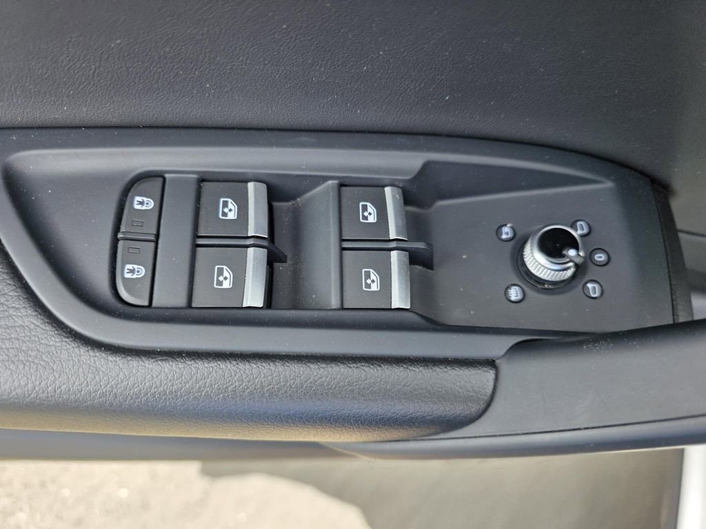 Used 2025 Audi Q5 2.0T Premium image 12