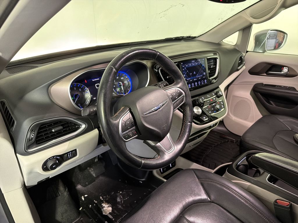 Used 2018 Chrysler Pacifica Touring-L Plus image 20