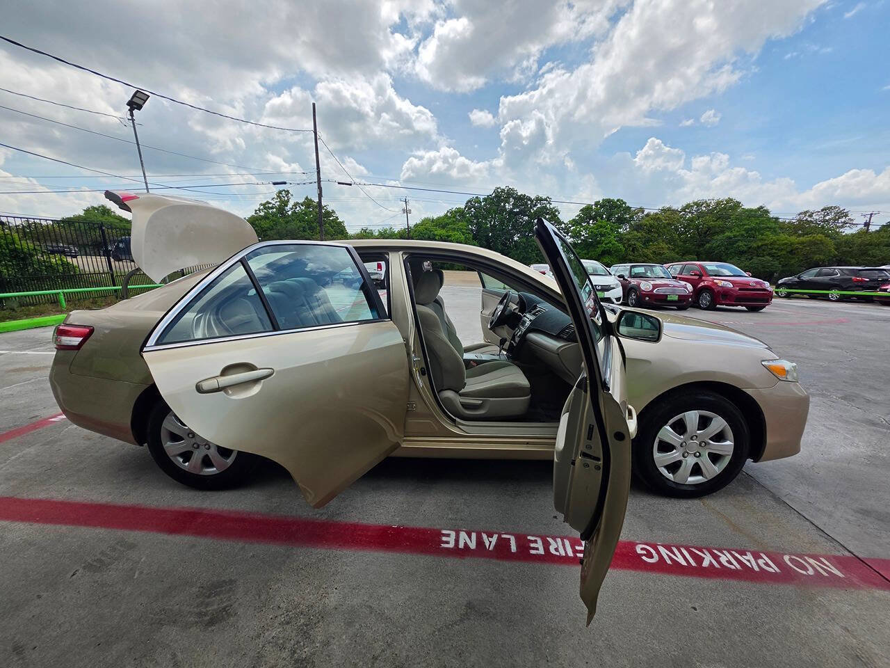 Used 2010 Toyota Camry LE image 31