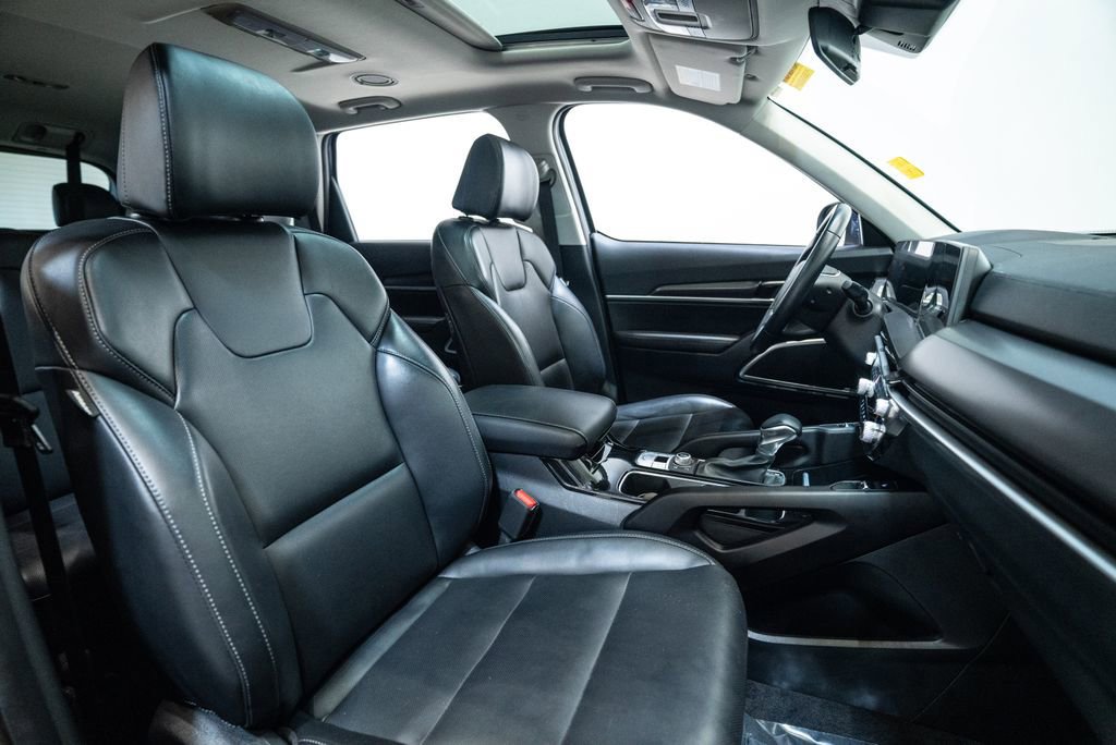 Used 2025 Kia Telluride S AWD/4WD image 14