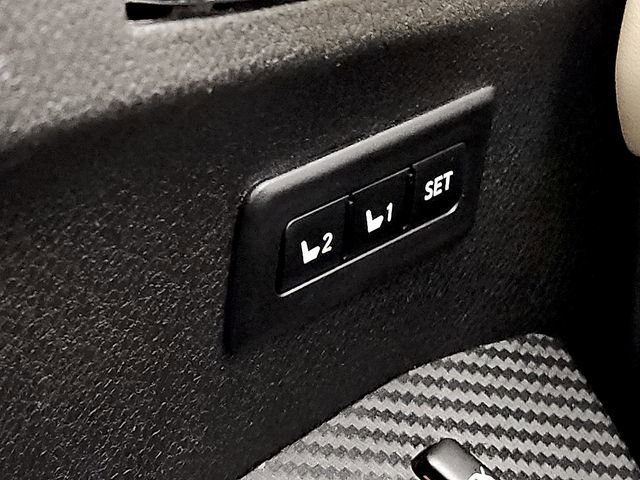 Used 2015 Toyota RAV4 Limited w/ Technology Package image 26