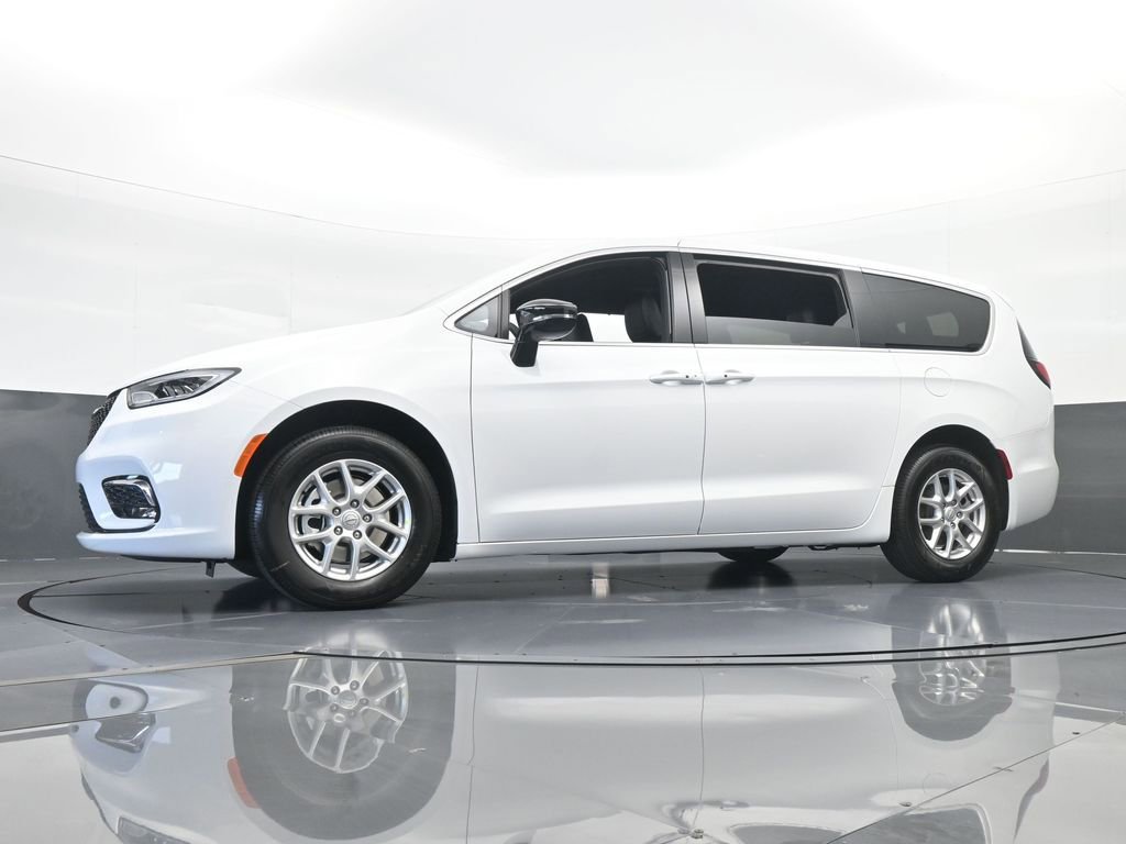 Used 2025 Chrysler Pacifica Select FWD image 52
