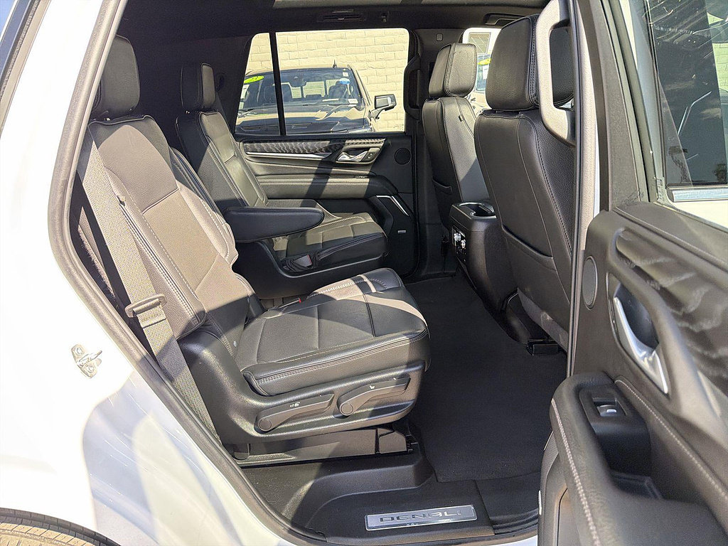 Used 2024 GMC Yukon Denali RWD image 27