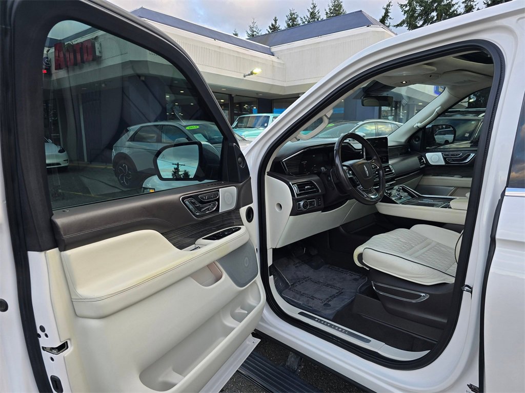 Used 2019 Lincoln Navigator Black Label w/ Cargo Package image 22