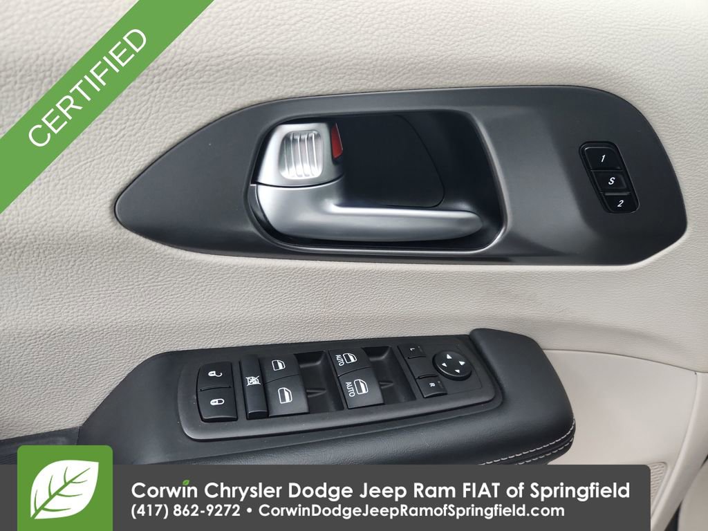 Used 2024 Chrysler Pacifica Touring-L image 21