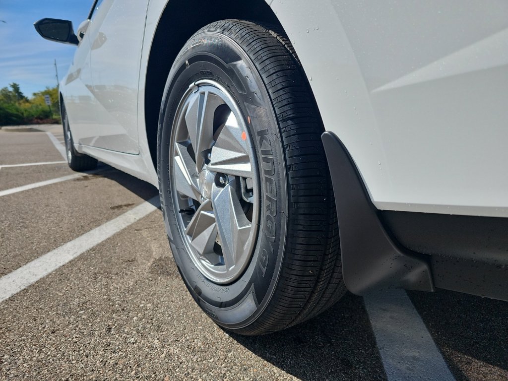 New 2026 Hyundai Elantra SE FWD image 34