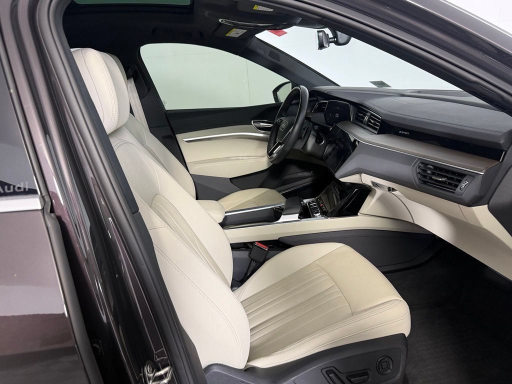 Used 2024 Audi Q8 e-tron Premium Plus w/ Premium Plus Package AWD/4WD image 31