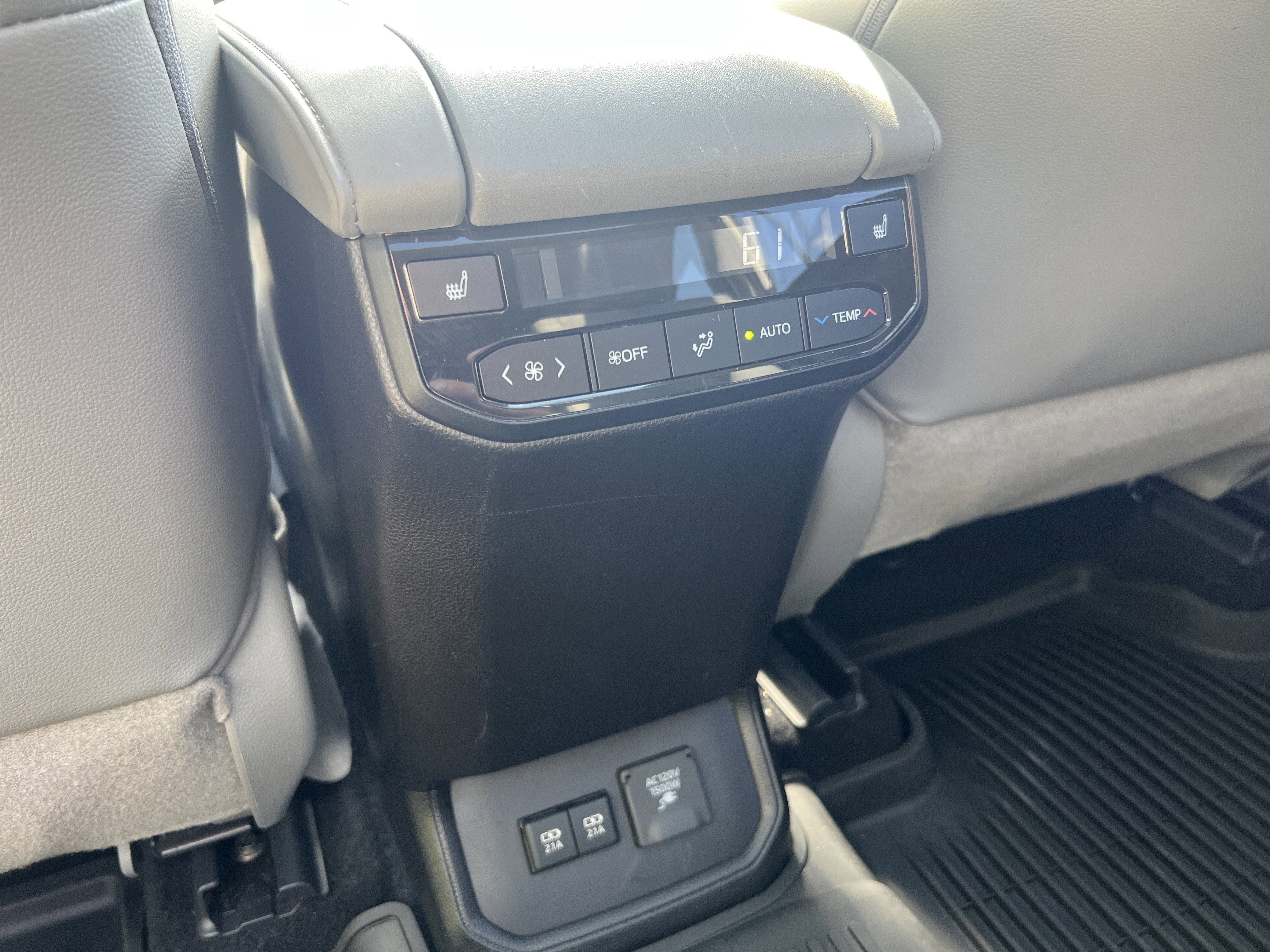 Used 2021 Toyota Highlander Platinum image 29