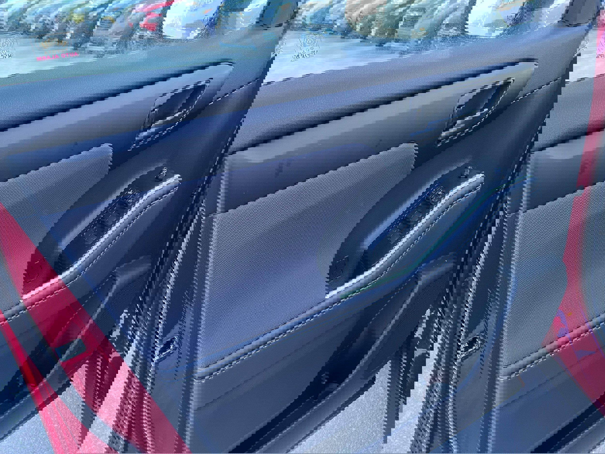 Used 2020 Toyota Highlander LE image 17