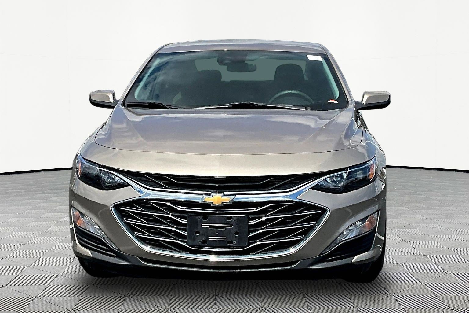 Used 2023 Chevrolet Malibu LT FWD image 2
