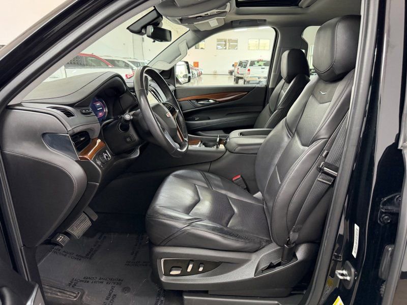 Used 2020 Cadillac Escalade Luxury RWD image 16