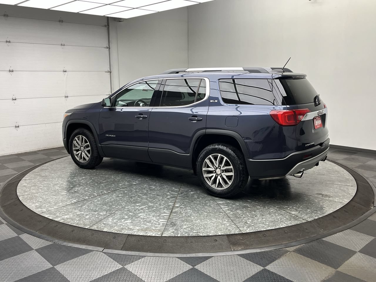 Used 2019 GMC Acadia SLE AWD/4WD image 2