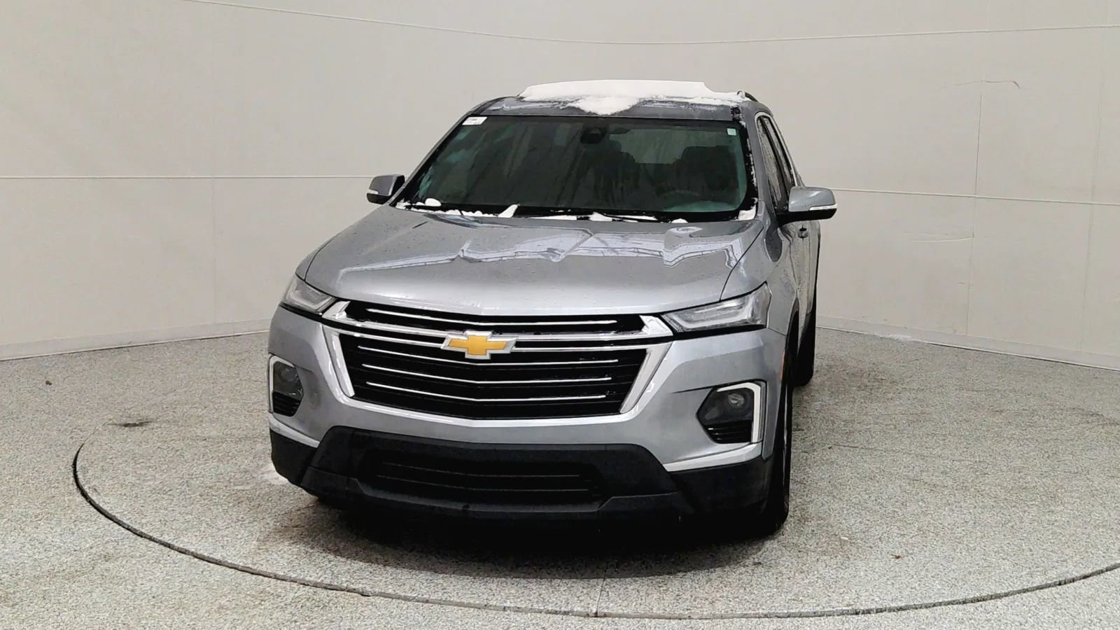 Used 2023 Chevrolet Traverse LT image 2