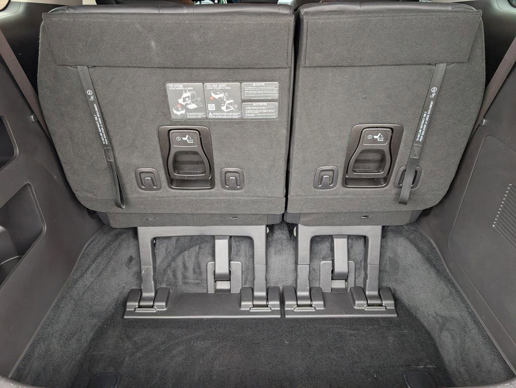 Used 2025 Kia Carnival FWD image 22