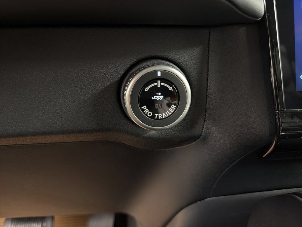 New 2026 Lincoln Navigator Premiere AWD/4WD image 18