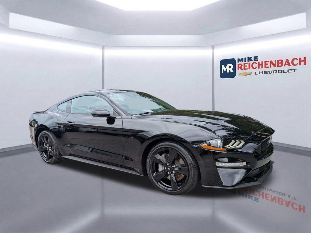Used 2022 Ford Mustang GT Premium w/ Equipment Group 401A RWD image 2