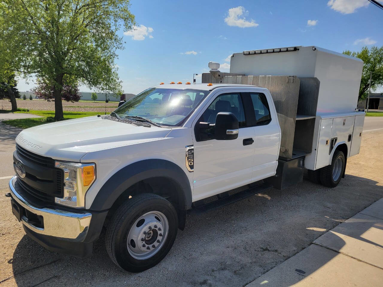 Used 2017 Ford F550 4x4 SuperCab Super Duty image 4