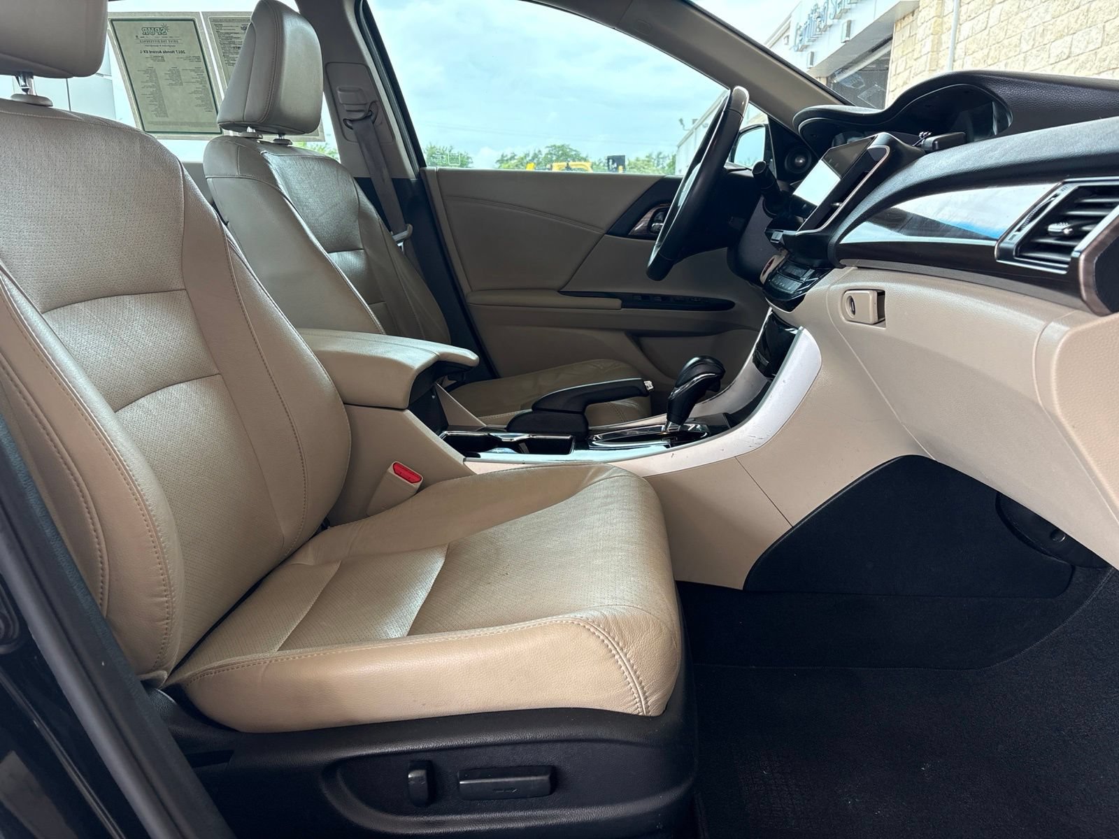 Used 2017 Honda Accord EX-L image 19