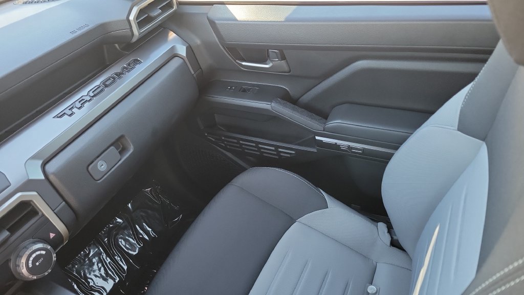 Certified 2025 Toyota Tacoma TRD Sport AWD/4WD image 13