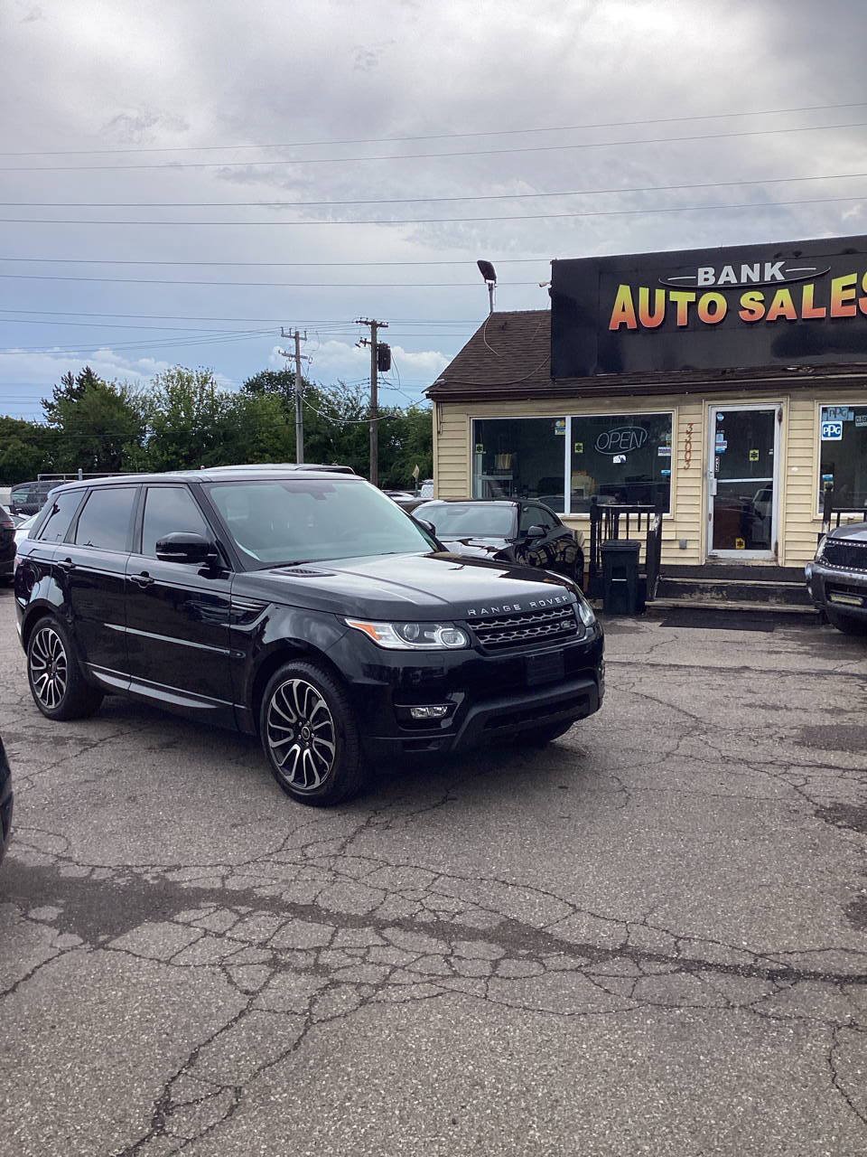 Used 2015 Land Rover Range Rover Sport SE AWD/4WD image 25