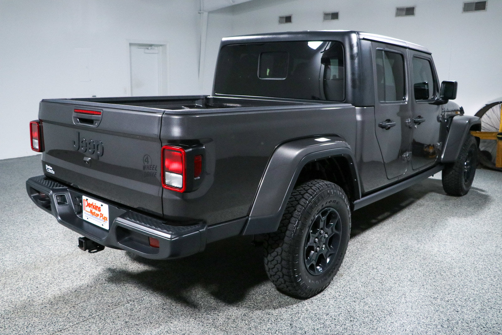 Used 2023 Jeep Gladiator Sport AWD/4WD image 7