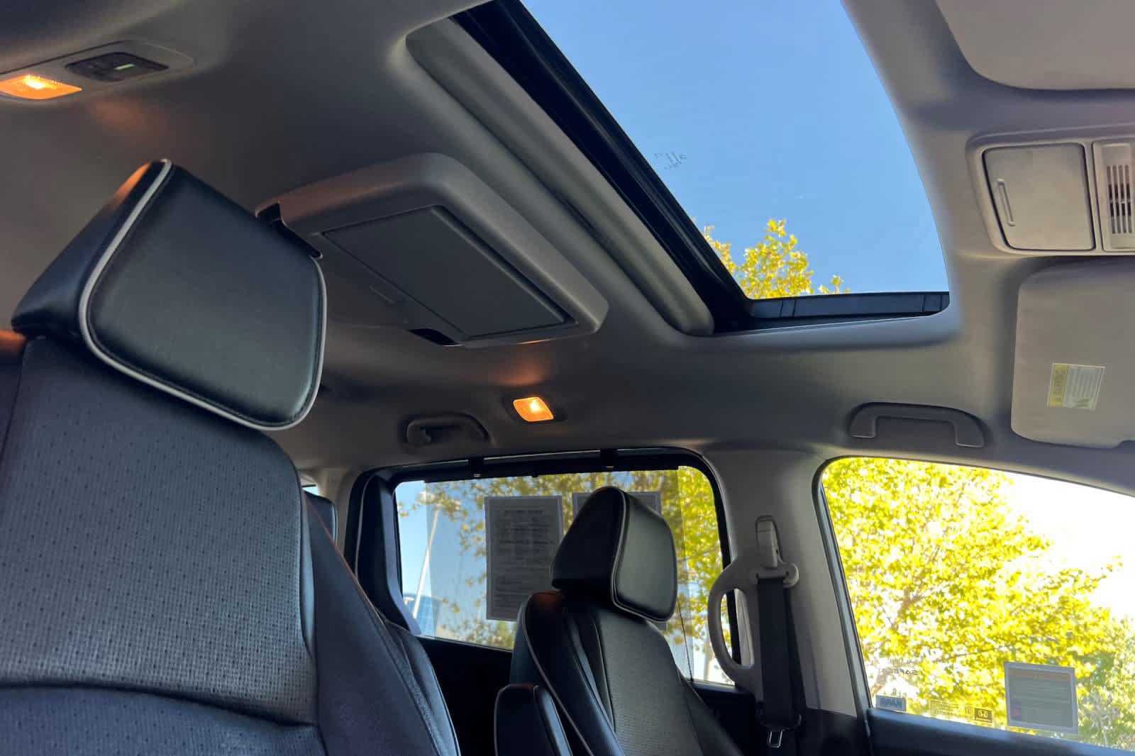 Used 2025 Honda Odyssey Elite image 20