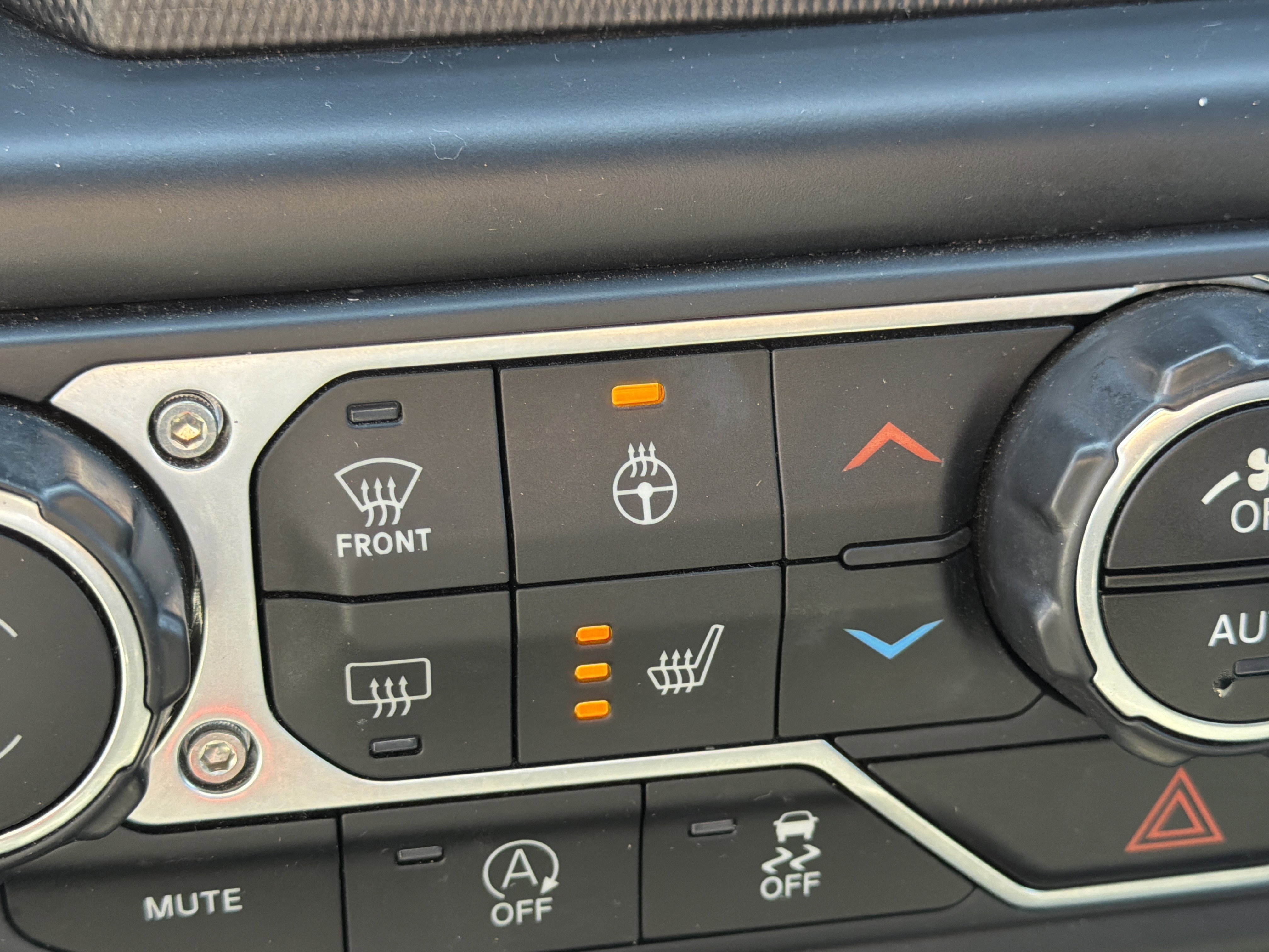 Used 2020 Jeep Gladiator Sport image 29