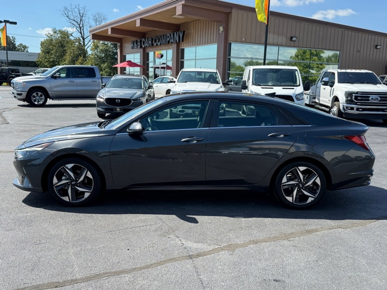 Used 2021 Hyundai Elantra SEL w/ Convenience + Premium Package image 5