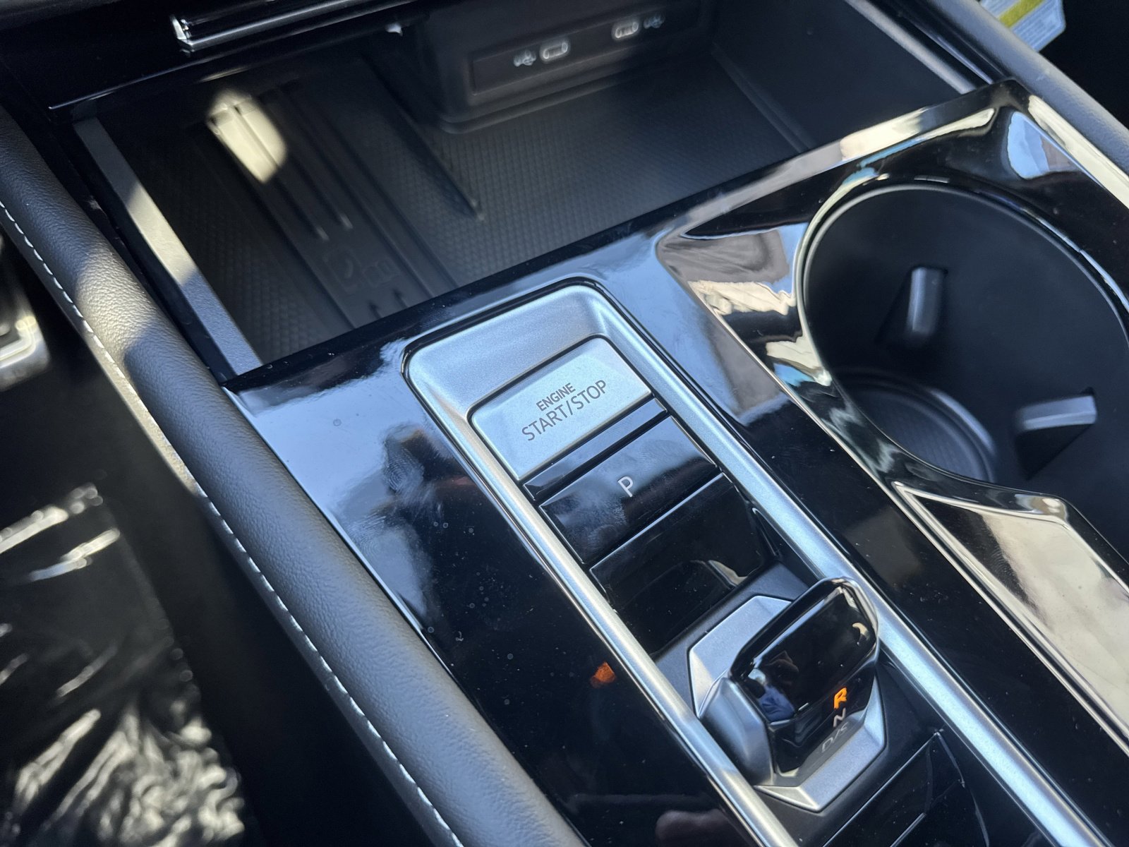 New 2026 Volkswagen Atlas Cross Sport SEL R-Line image 28