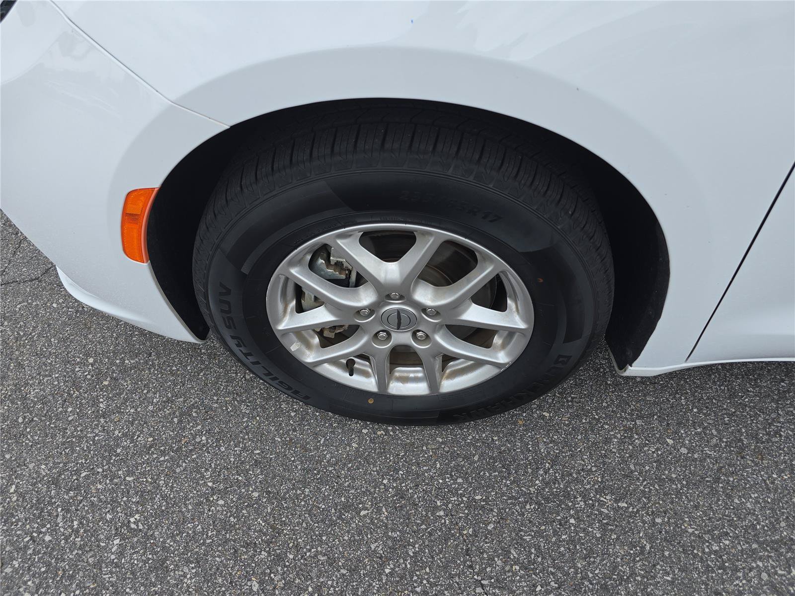 Used 2024 Chrysler Pacifica Touring-L FWD image 10