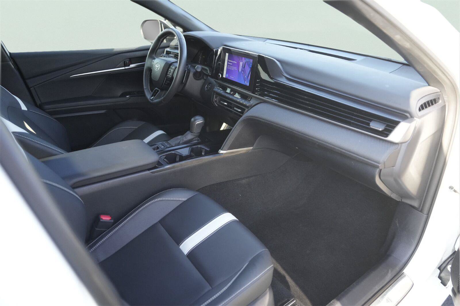 Used 2025 Toyota Camry SE w/ Convenience Package FWD image 17