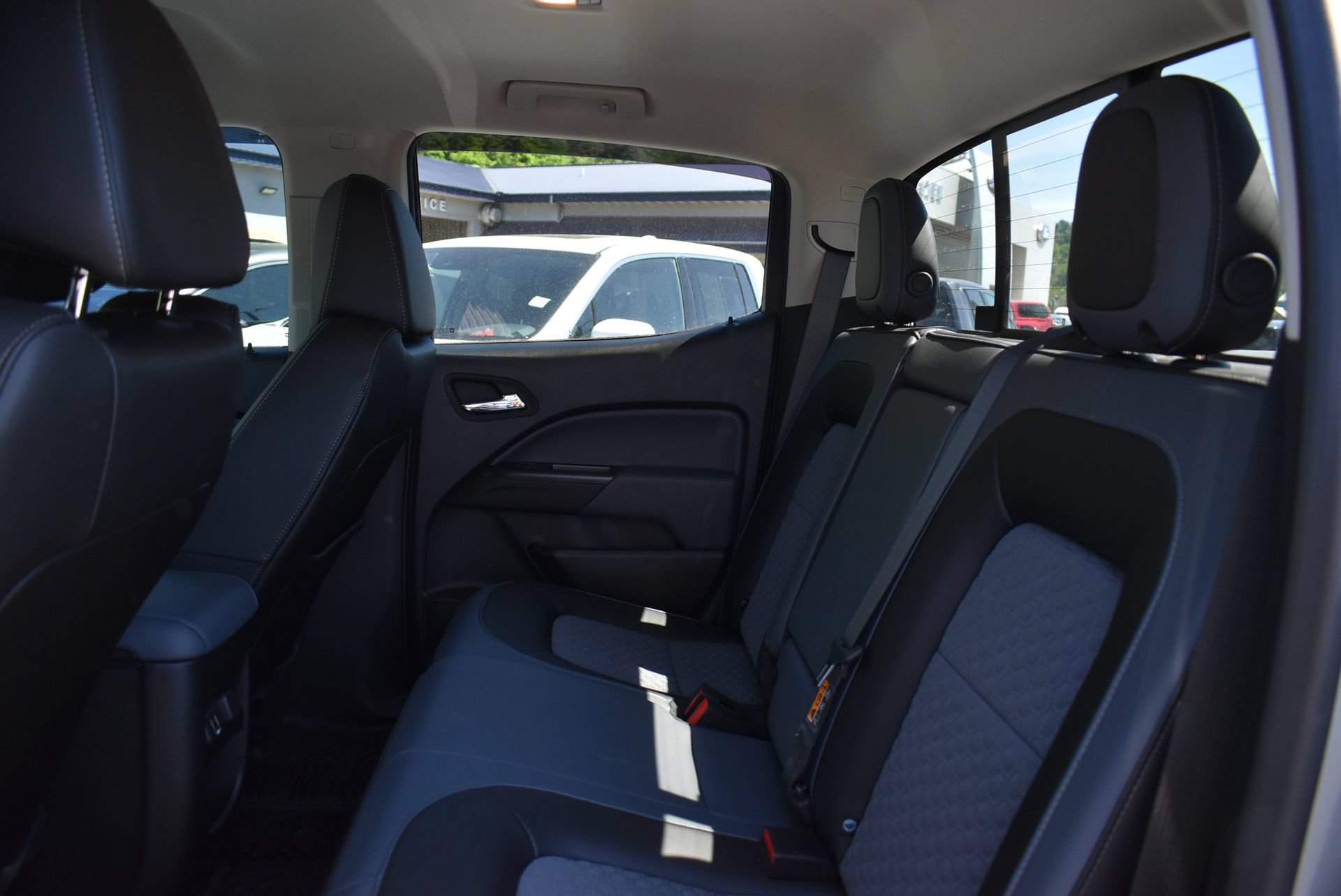 Used 2022 Chevrolet Colorado Z71 AWD/4WD image 14