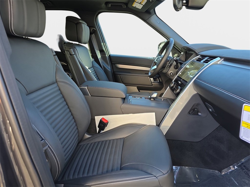 New 2026 Land Rover Discovery Limited Edition image 10