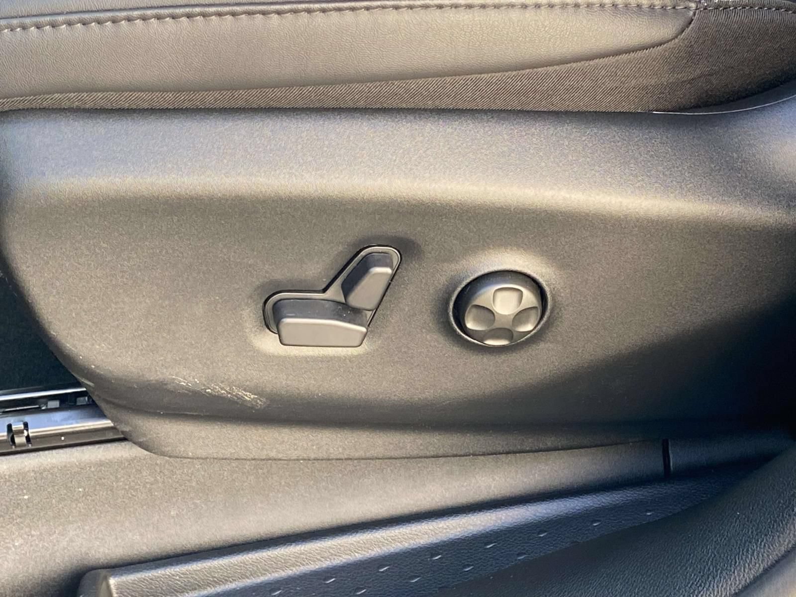New 2027 Chrysler Pacifica Select FWD image 15