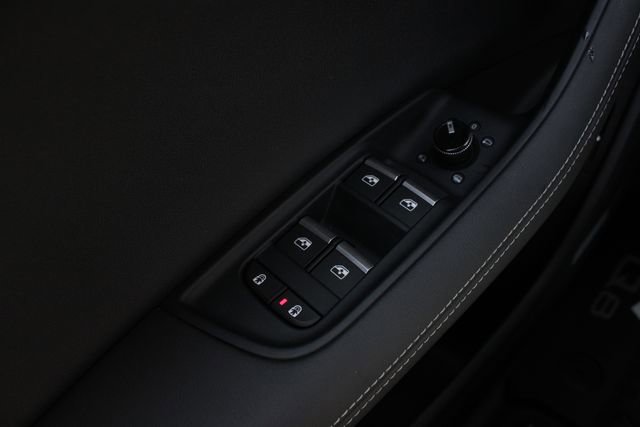 Used 2024 Audi Q8 Prestige w/ Prestige Package image 9