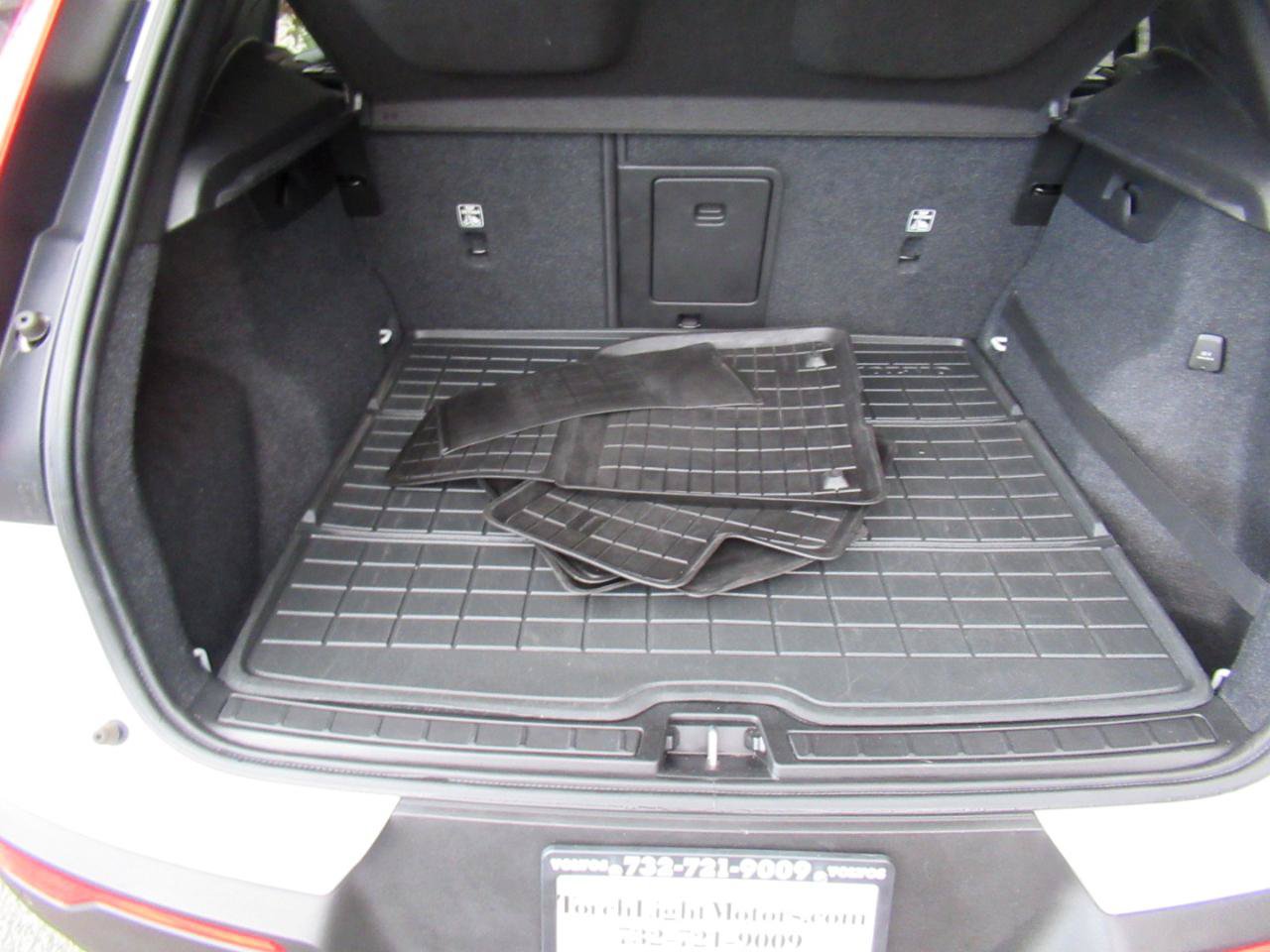 Used 2019 Volvo XC40 T5 Momentum AWD/4WD image 17