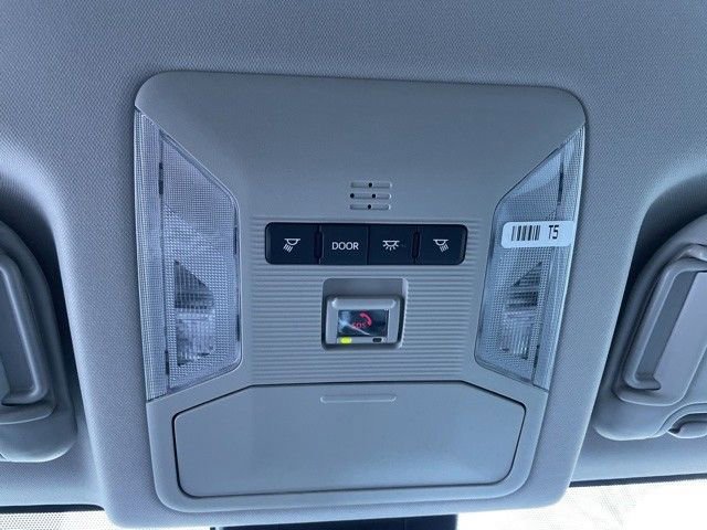 Used 2025 Toyota RAV4 XLE image 27