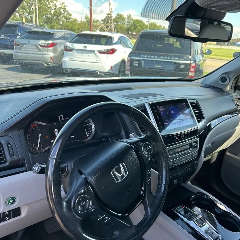 Used 2017 Honda Pilot Touring image 24