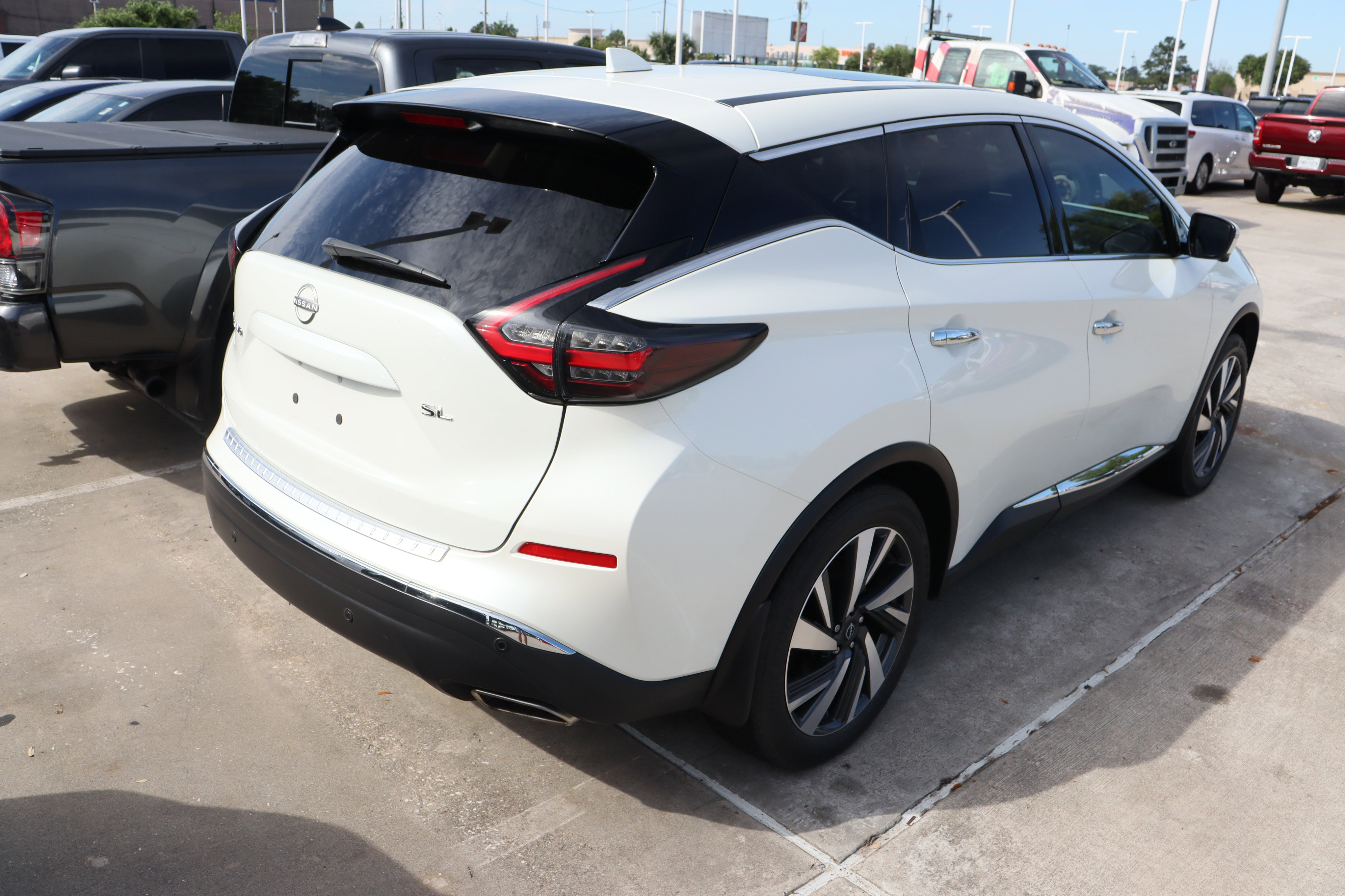 Used 2024 Nissan Murano SL image 11