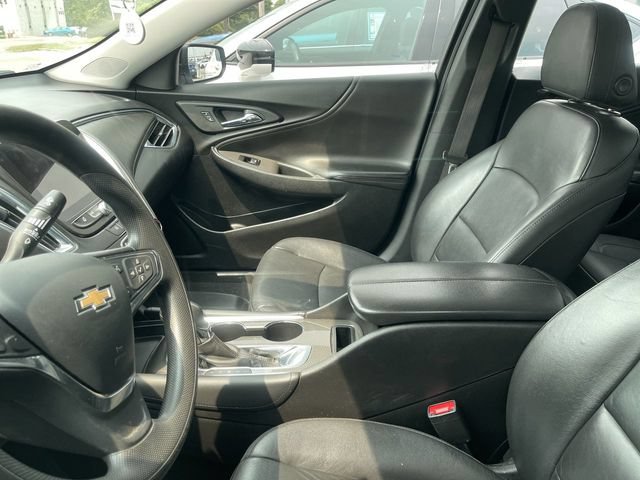 Used 2021 Chevrolet Malibu LT w/ Leather Package FWD image 2