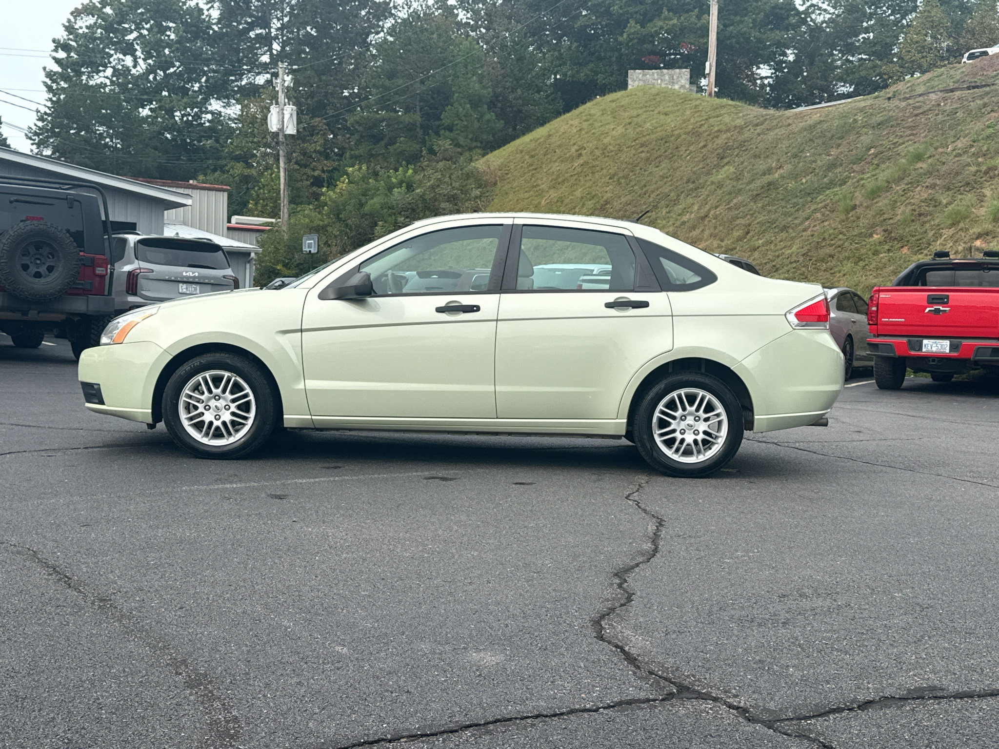 Used 2011 Ford Focus SE w/ 201A Rapid Spec Order Code FWD image 8