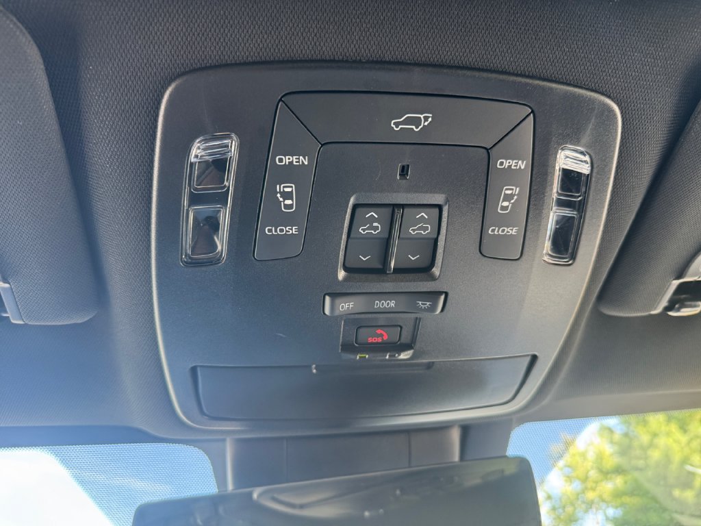 Used 2026 Toyota Sienna Platinum AWD/4WD image 27