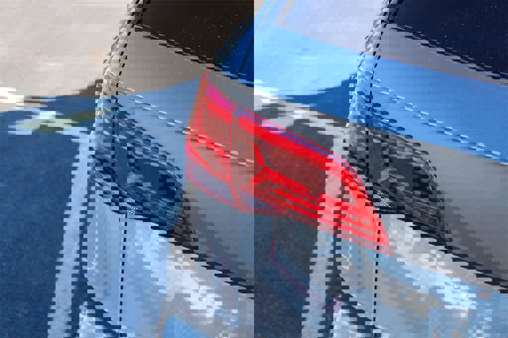 Used 2024 Volkswagen Taos SE image 8