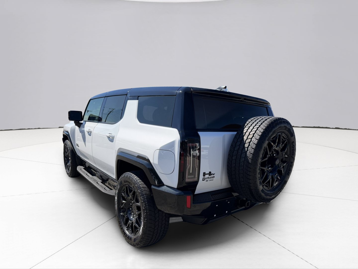 Used 2025 GMC Hummer EV 2X w/ LPO, Dark Essentials Package AWD/4WD image 3
