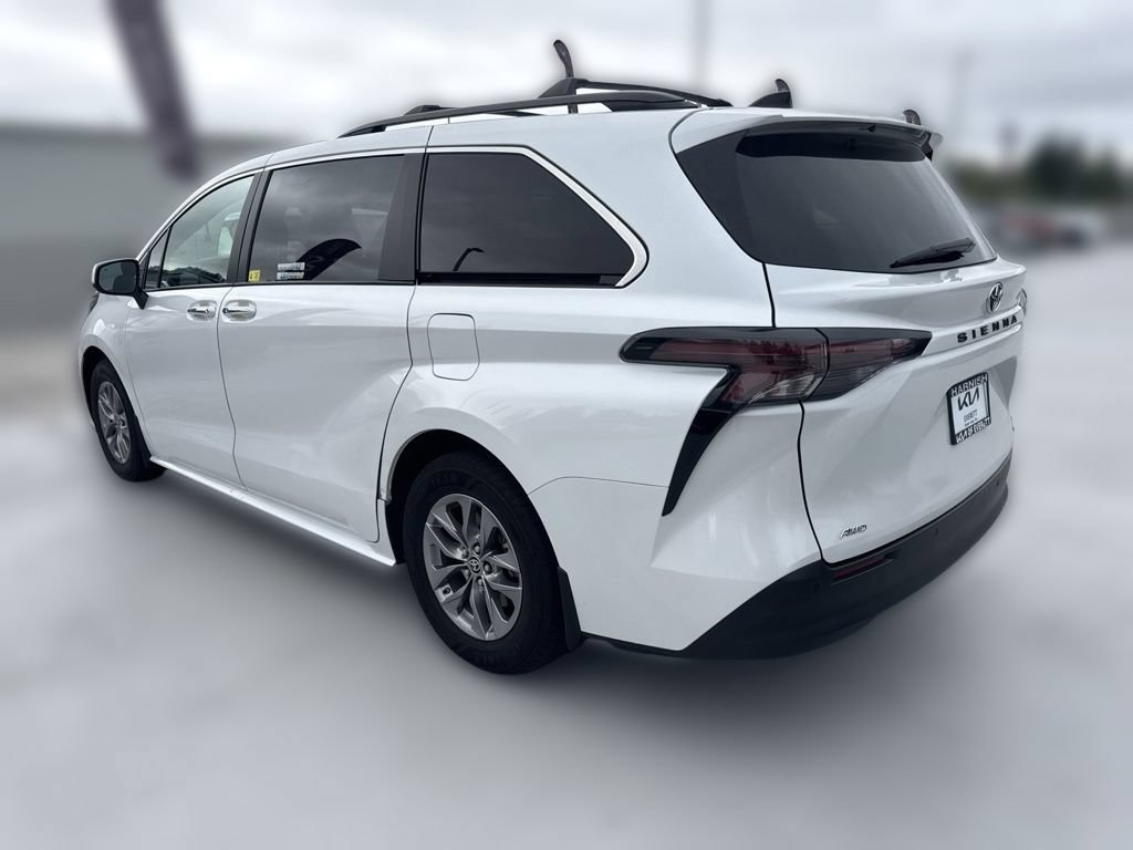 Used 2023 Toyota Sienna XLE AWD/4WD image 7